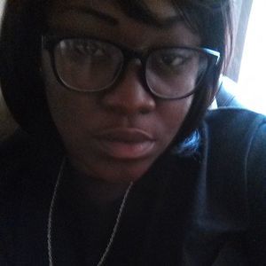 Meet your Posher, Adrienne